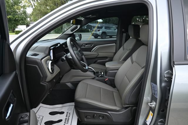 Used 2025 Chevrolet Colorado ZR2 w/ Technology Package AWD/4WD image 27