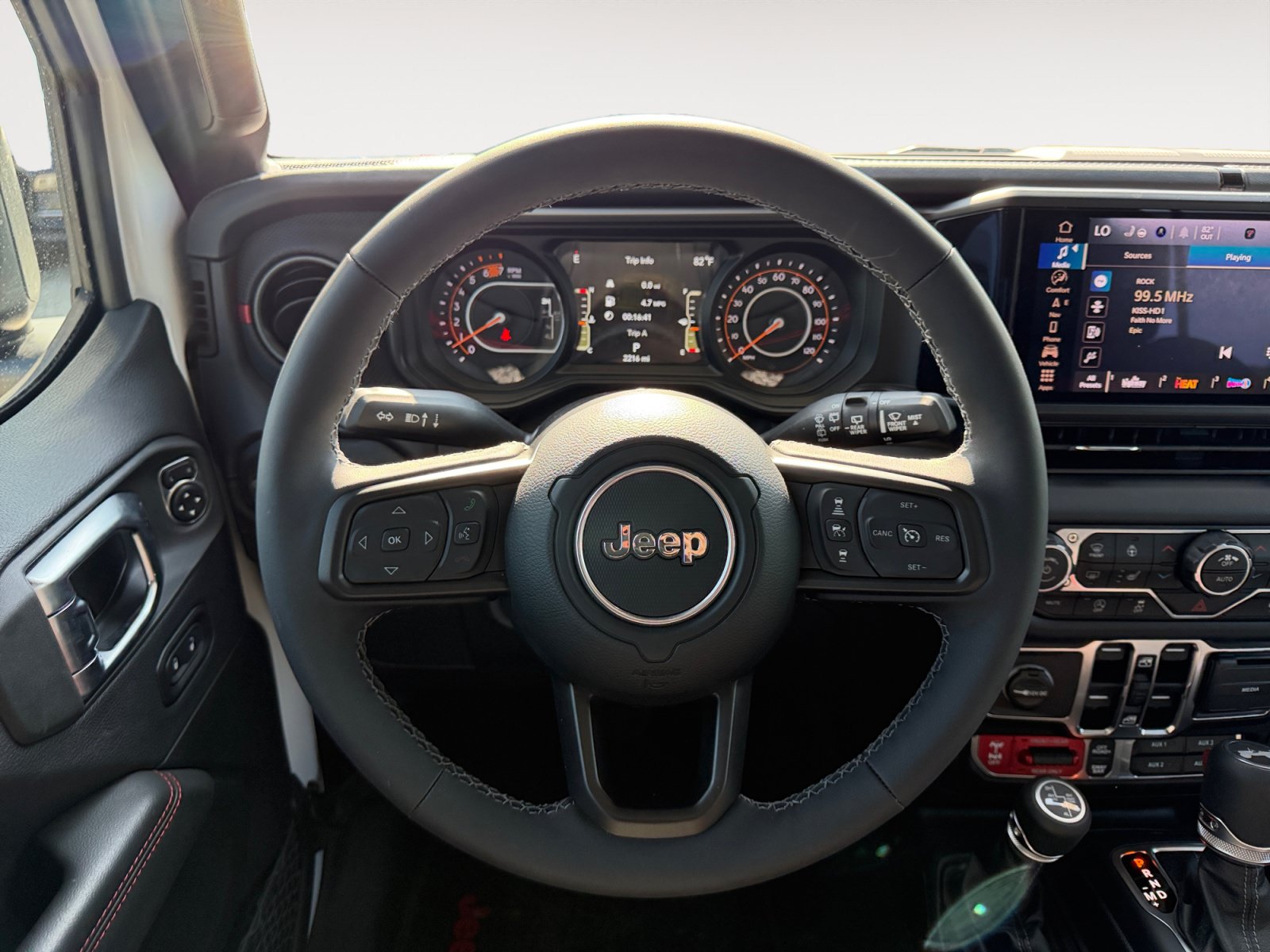 Used 2025 Jeep Wrangler Unlimited Rubicon AWD/4WD image 12