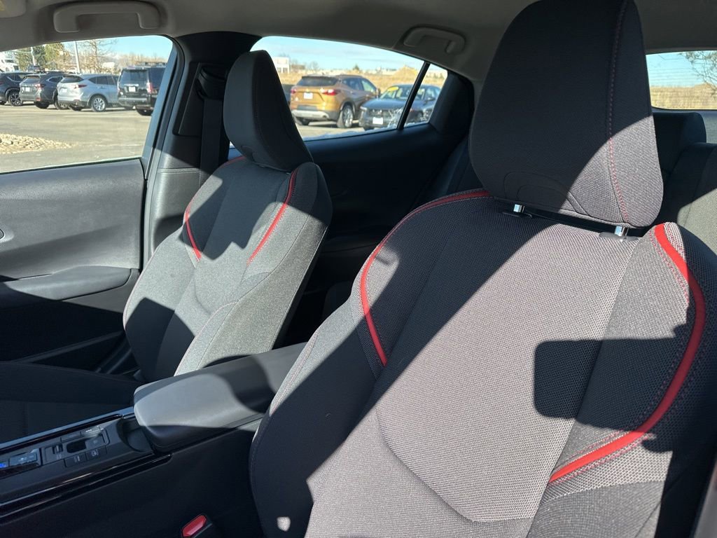 Used 2025 Toyota Prius Plug-In Hybrid image 15