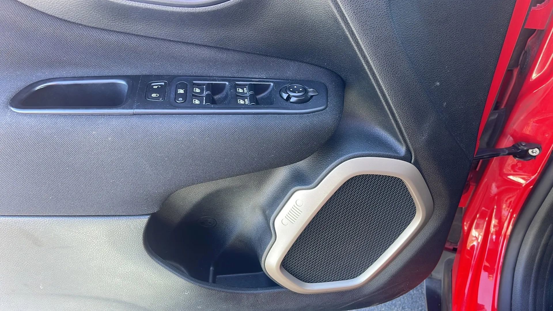 Used 2017 Jeep Renegade Sport w/ Power & Air Group image 18