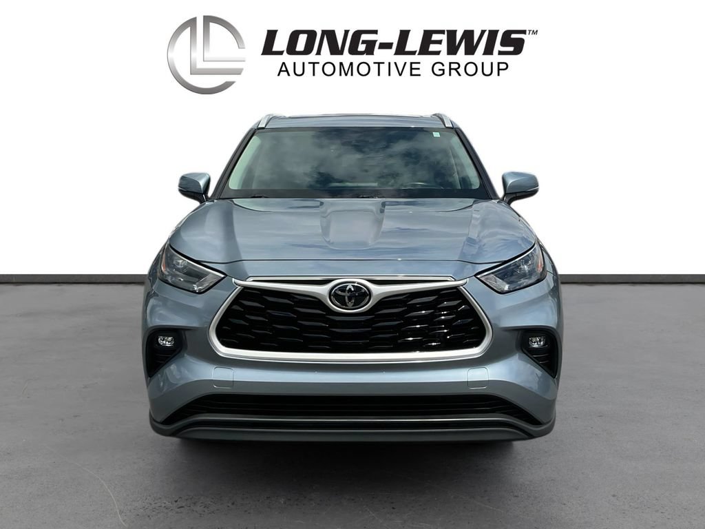 Used 2024 Toyota Highlander XLE FWD image 11