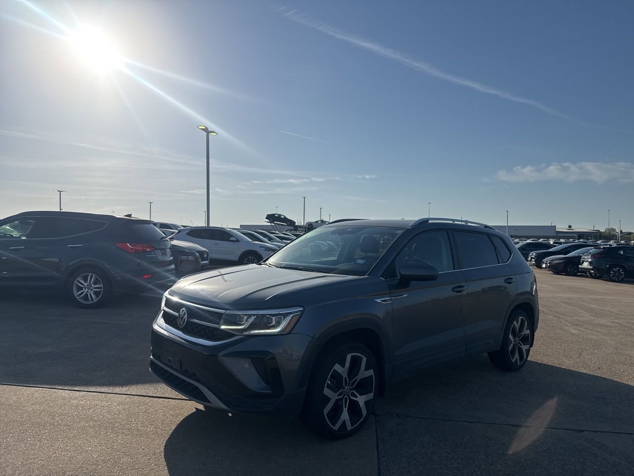 Used 2022 Volkswagen Taos SEL image 8