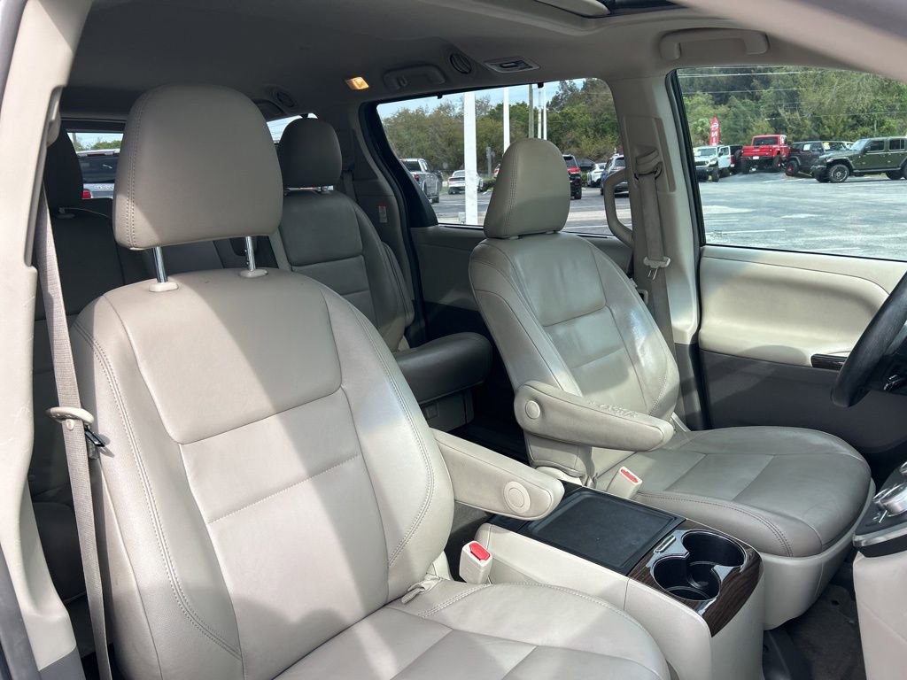 Used 2017 Toyota Sienna XLE w/ XLE Navigation Package image 48