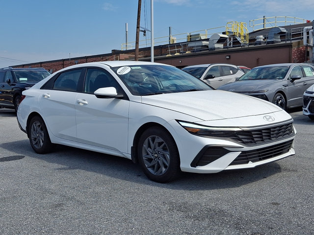 Certified 2024 Hyundai Elantra SEL FWD image 3