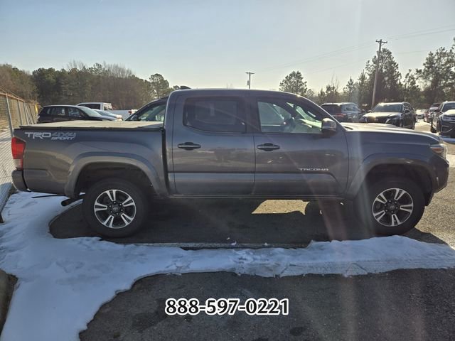 Used 2016 Toyota Tacoma TRD Sport w/ Towing Package image 5