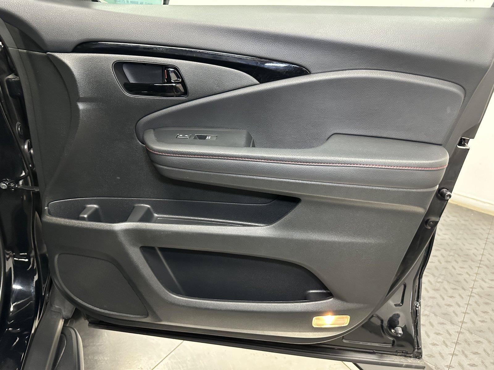 Certified 2025 Honda Passport Black Edition image 37