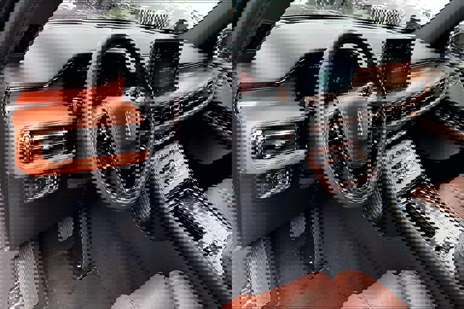 Used 2023 Lincoln Aviator Reserve w/ Equipment Group 201A image 16