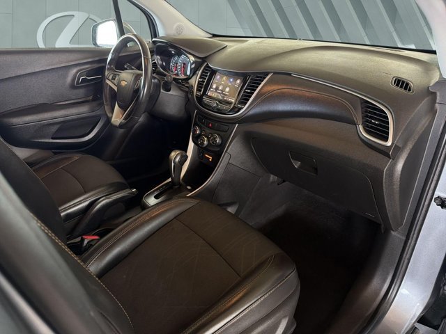 Used 2020 Chevrolet Trax LT w/ LT Convenience Package AWD/4WD image 25