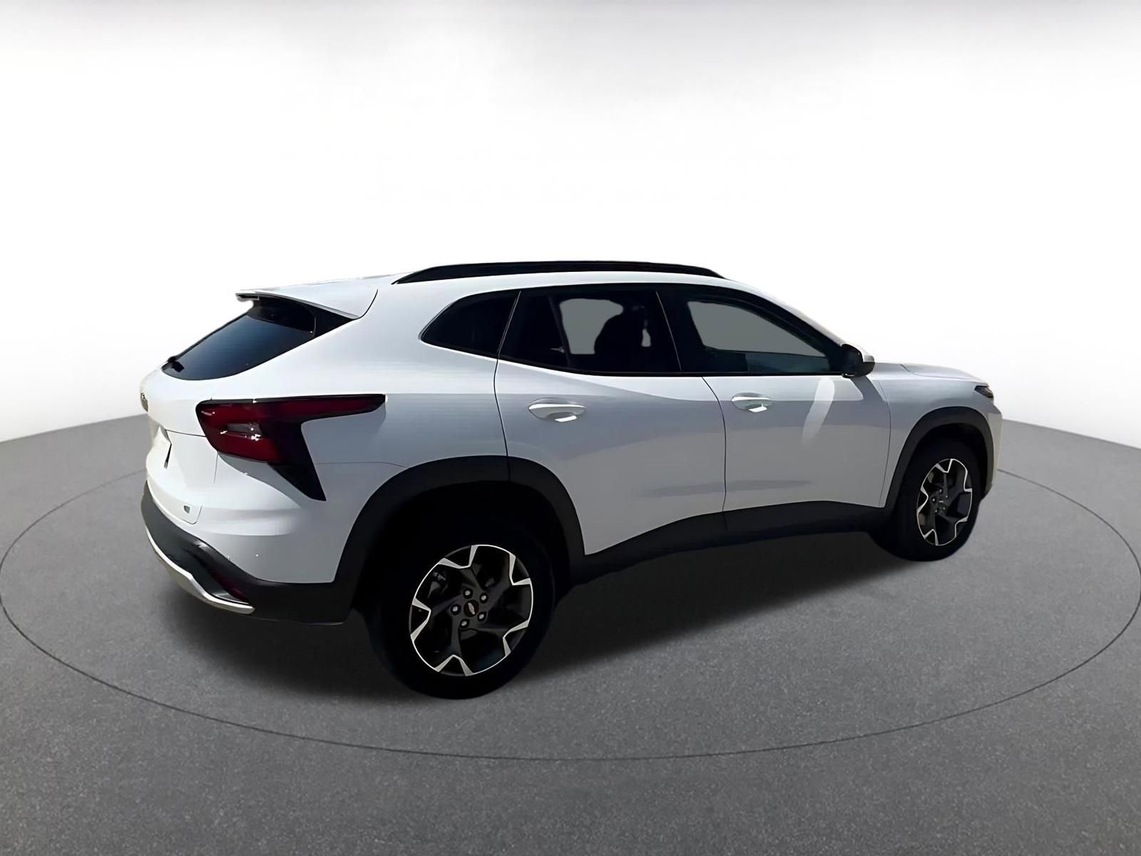 Used 2025 Nissan Versa SV FWD image 15