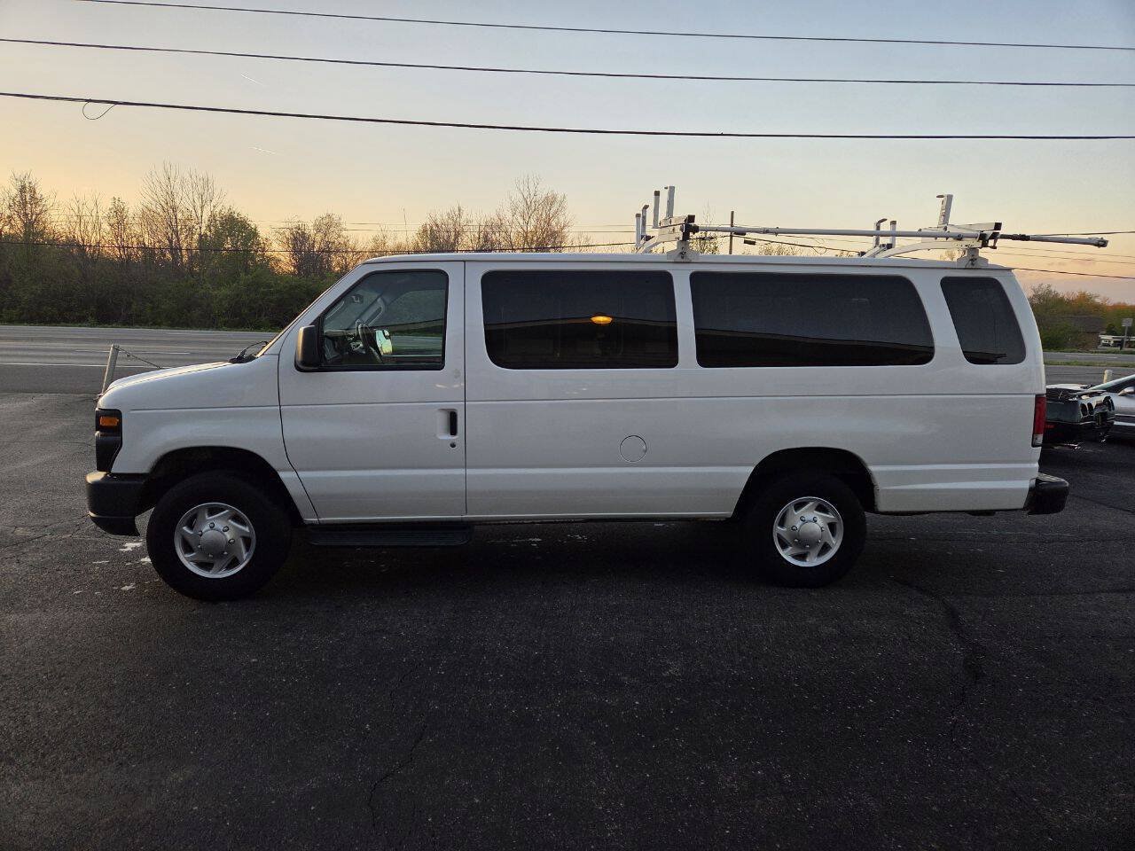 Used 2013 Ford E-350 and Econoline 350 Extended Super Duty w/ PWR Group RWD image 4
