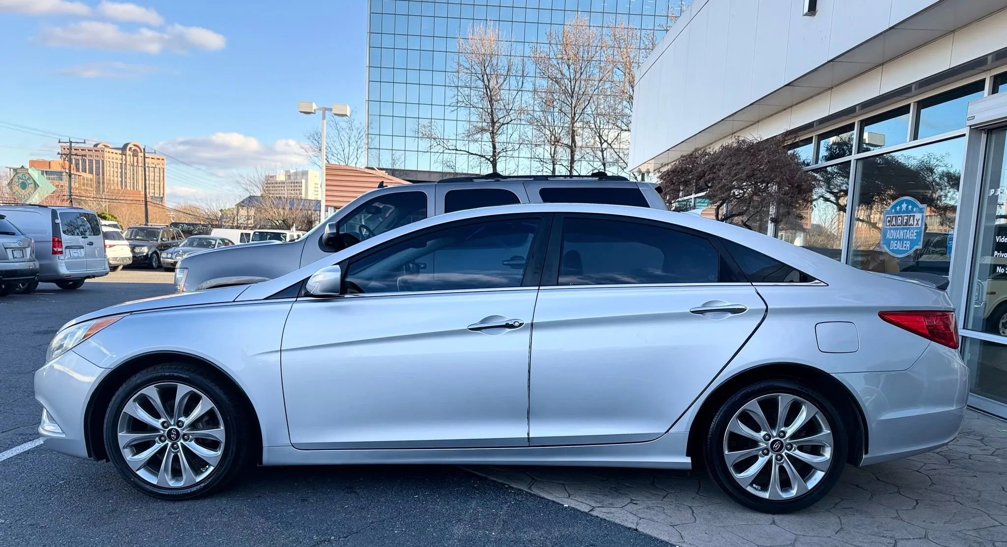 Used 2013 Hyundai Sonata SE w/ Navigation & Sunroof Pkg image 4