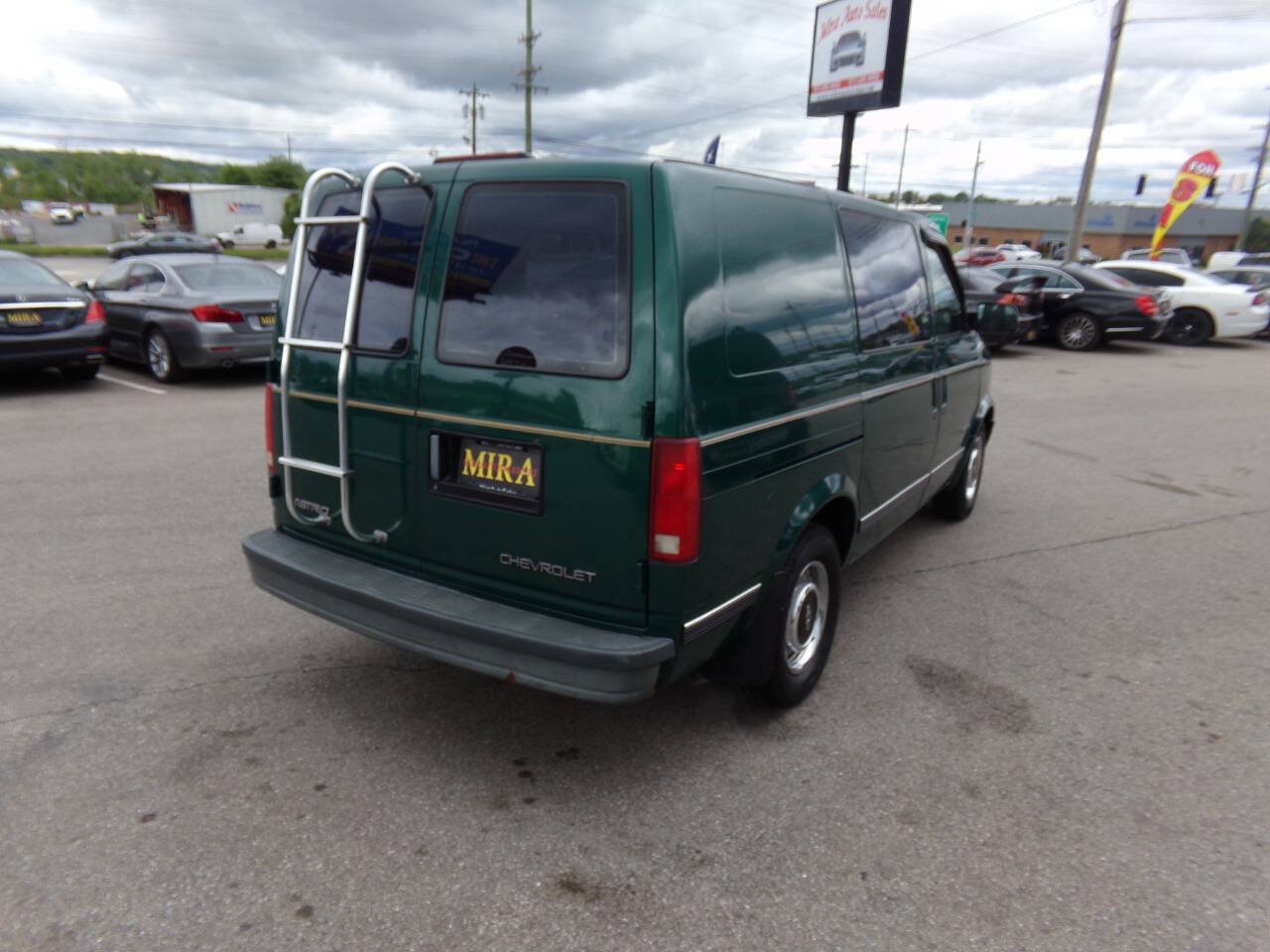 Used 1998 Chevrolet Astro w/ Convenience Group RWD image 4