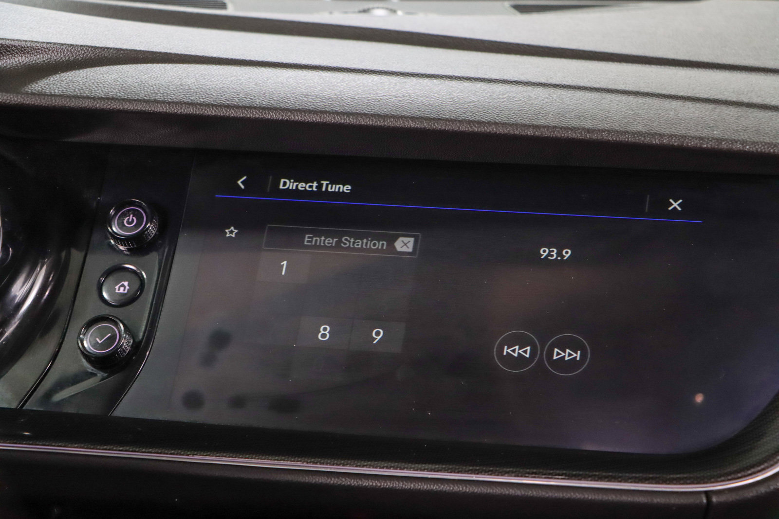Used 2023 Buick Envision Essence w/ Sport Touring Package AWD/4WD image 19