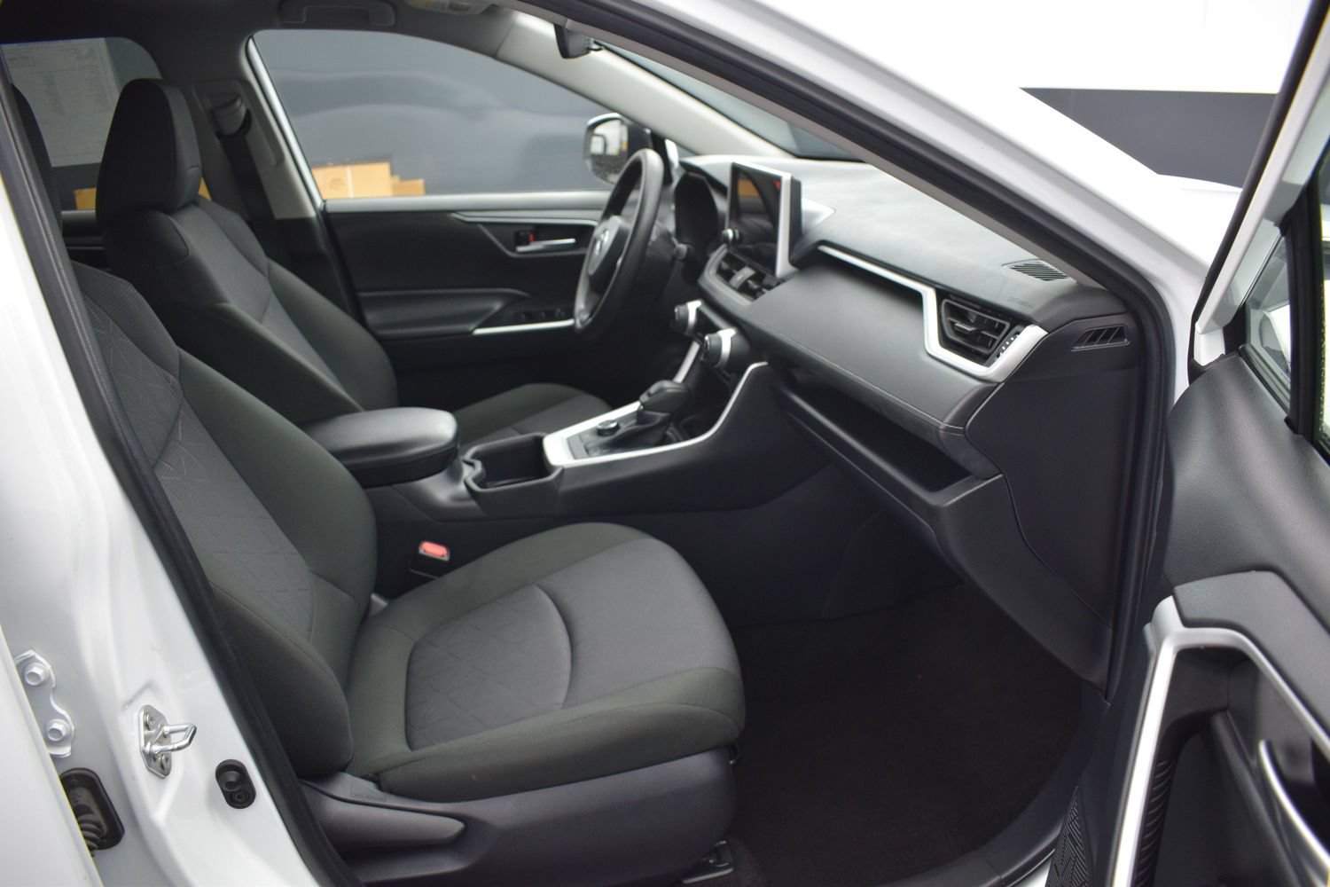 Used 2025 Toyota RAV4 XLE AWD/4WD image 10