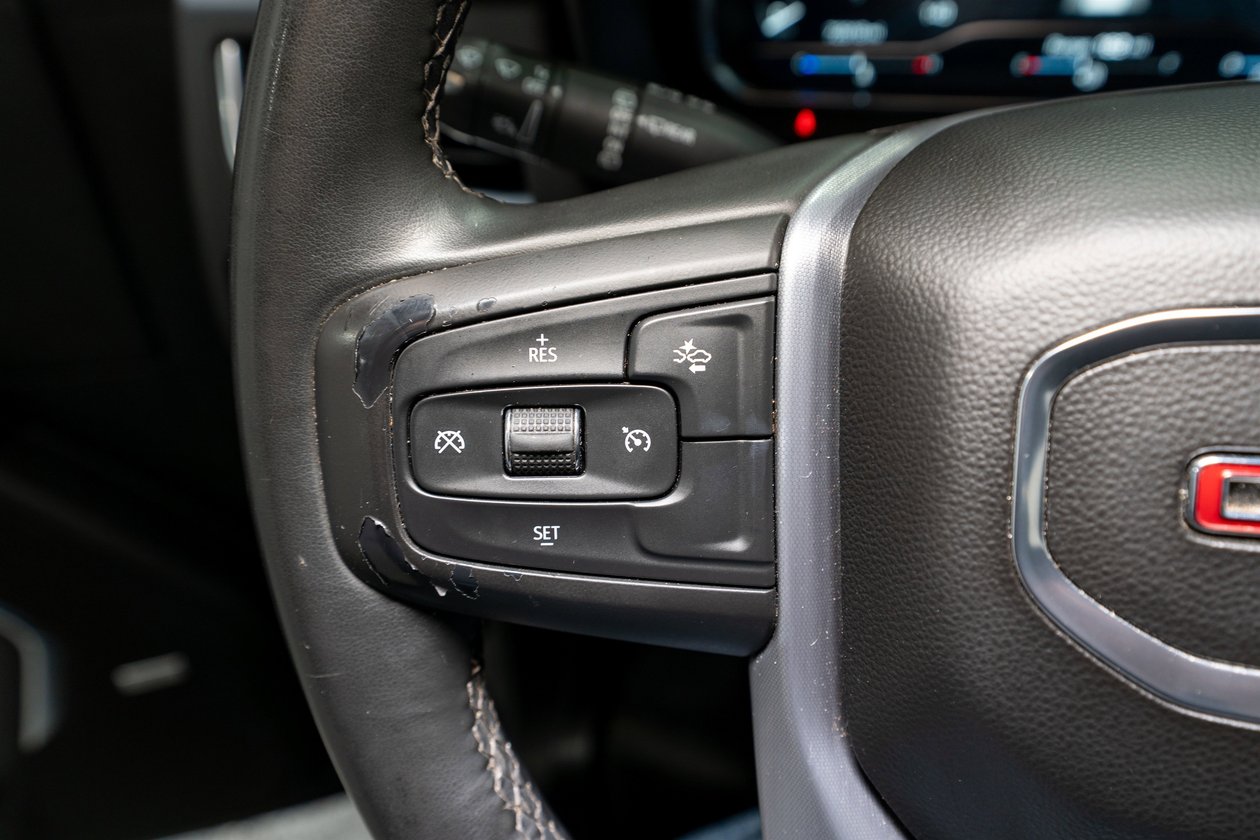 Used 2023 GMC Yukon SLT image 27