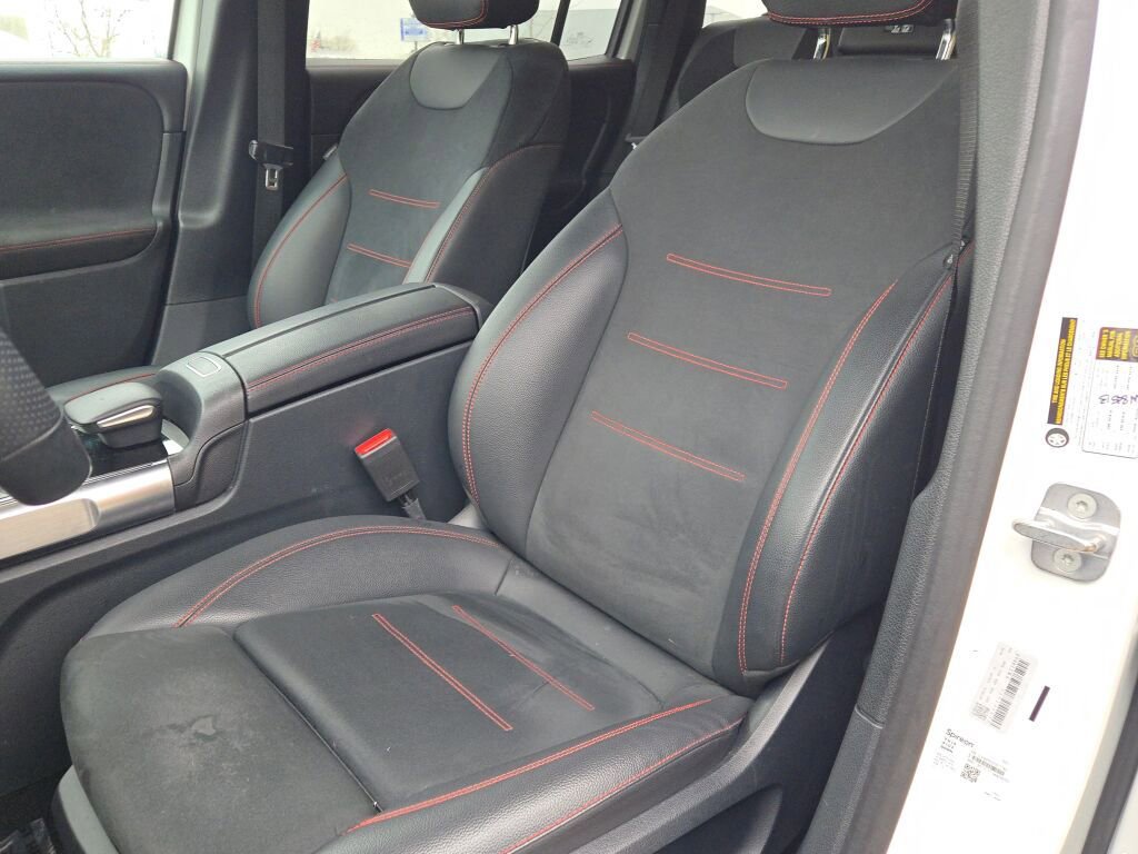 Used 2023 Mercedes-Benz GLB 250 image 25