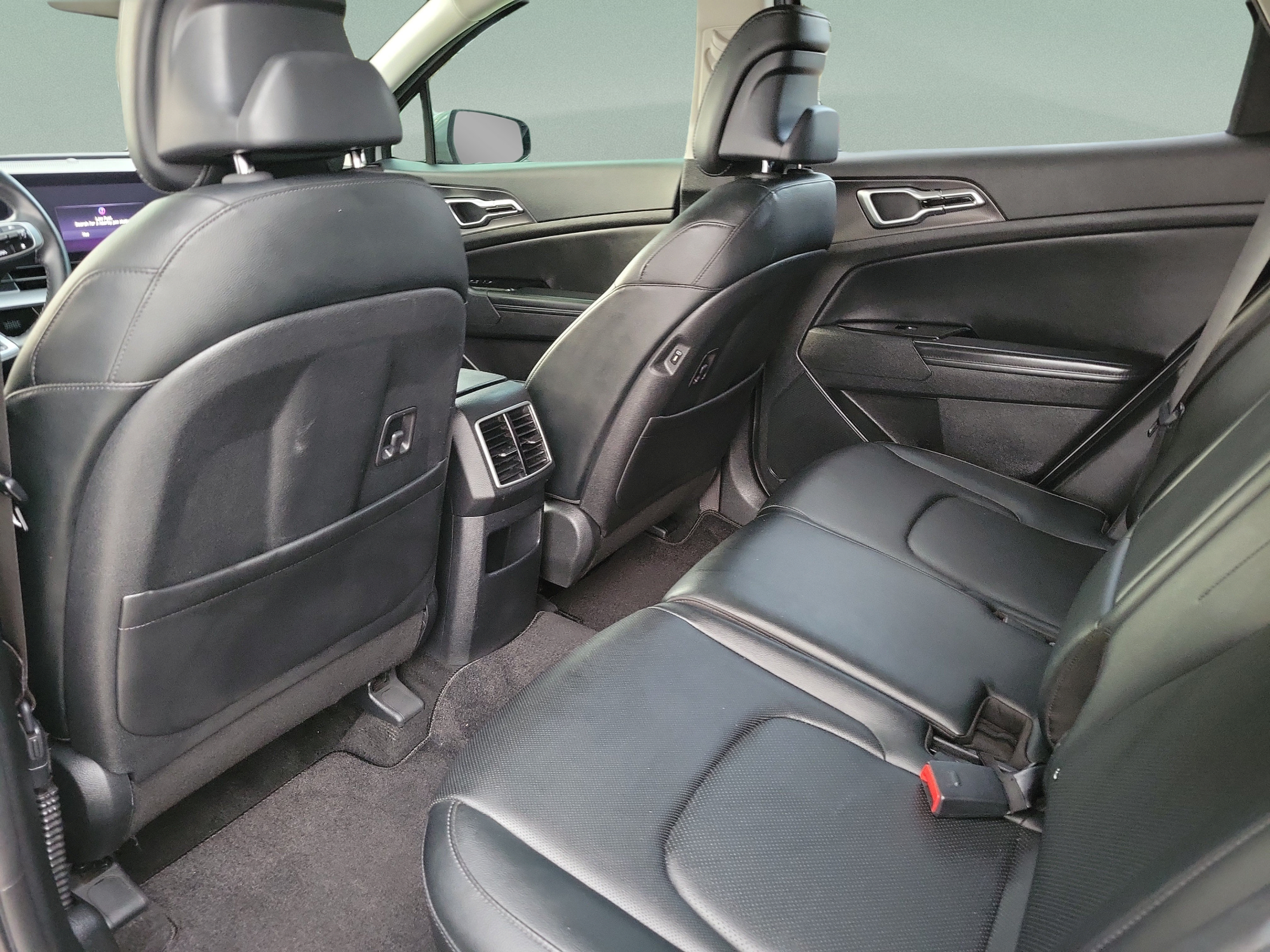 Certified 2025 Kia Sportage SX FWD image 6