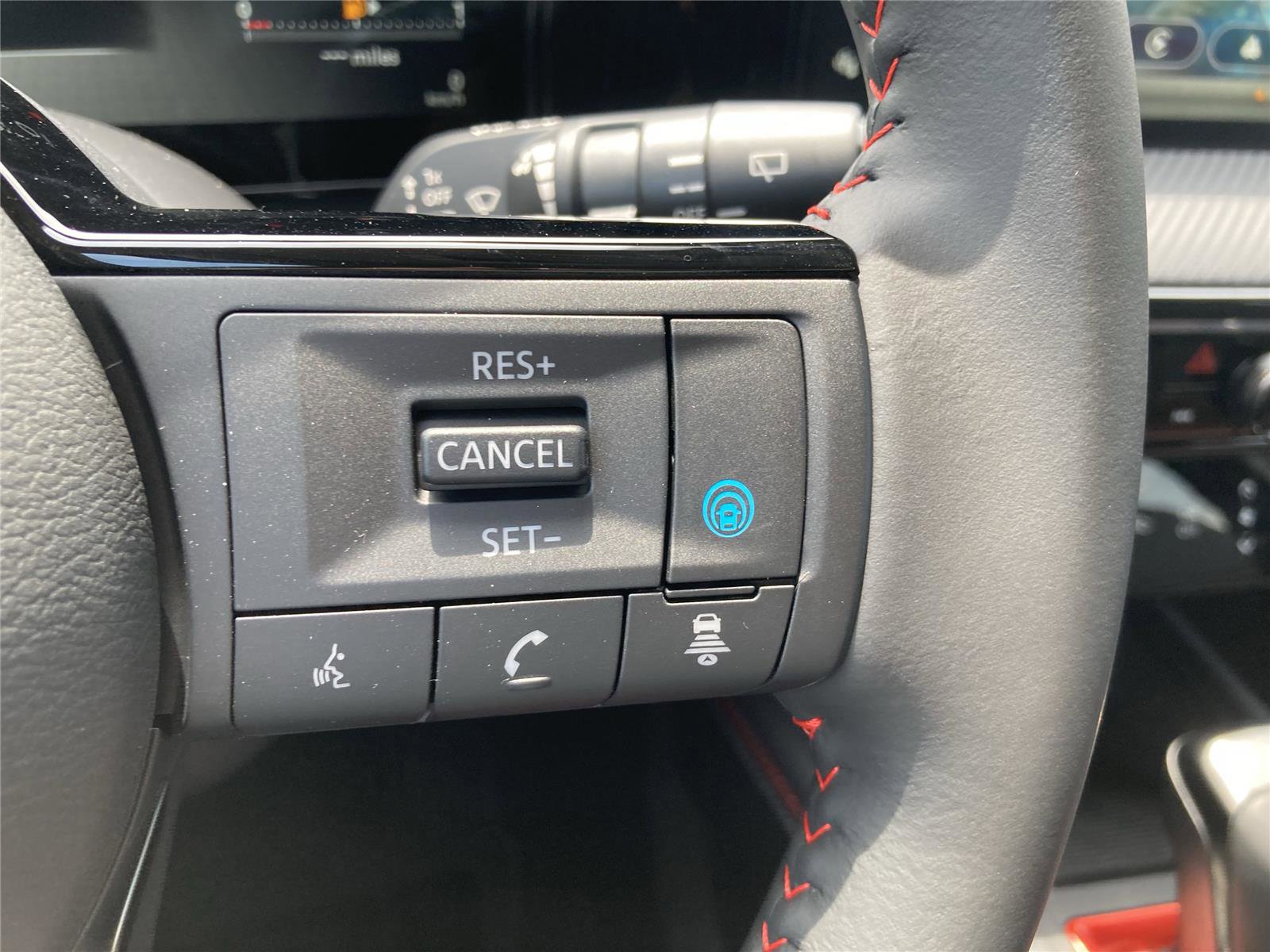 New 2025 Nissan Kicks SR image 32