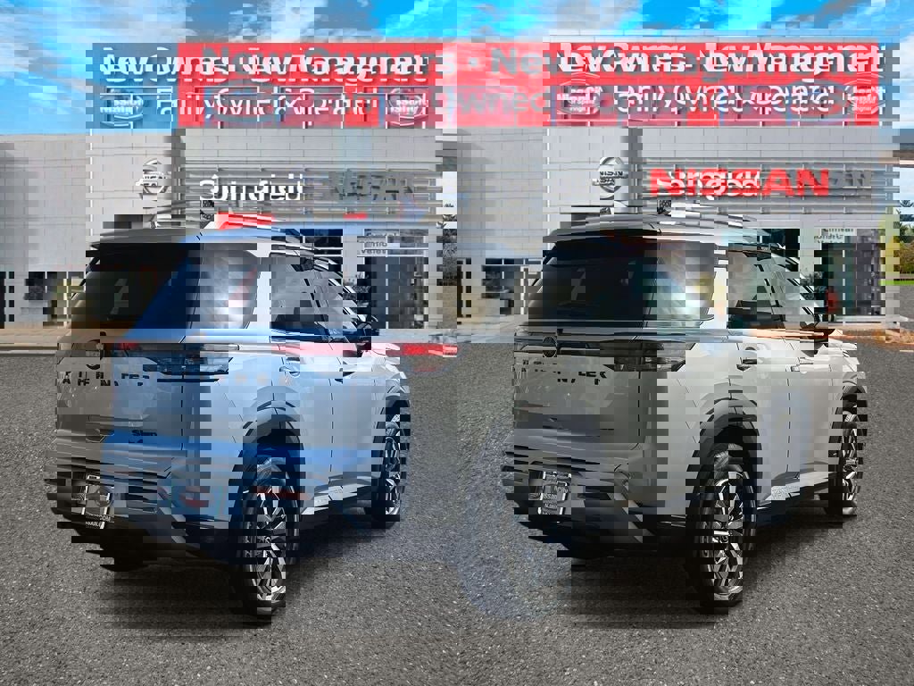 Certified 2023 Nissan Pathfinder SL w/ Lighting Package (N92) image 5