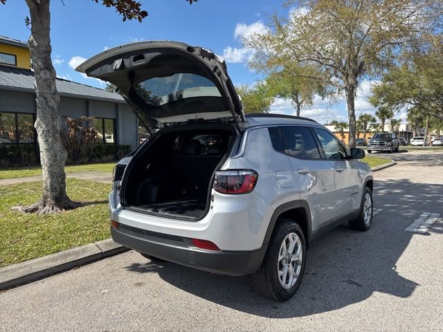 Used 2025 Jeep Compass Latitude image 18