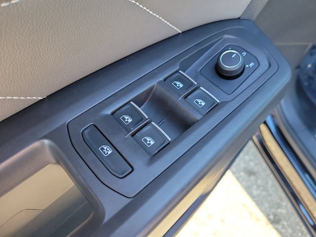 Certified 2023 Volkswagen Atlas Cross Sport SE w/ Panoramic Sunroof Package AWD/4WD image 16