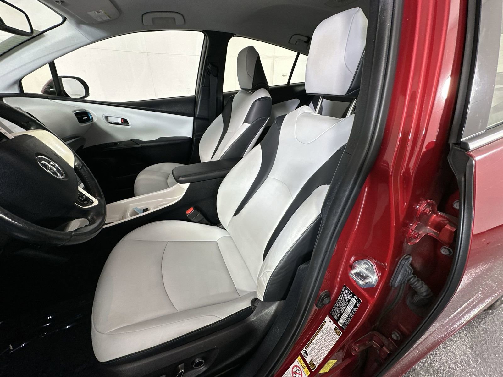 Used 2018 Toyota Prius Prime Advanced w/ Carpet Mat Package image 11