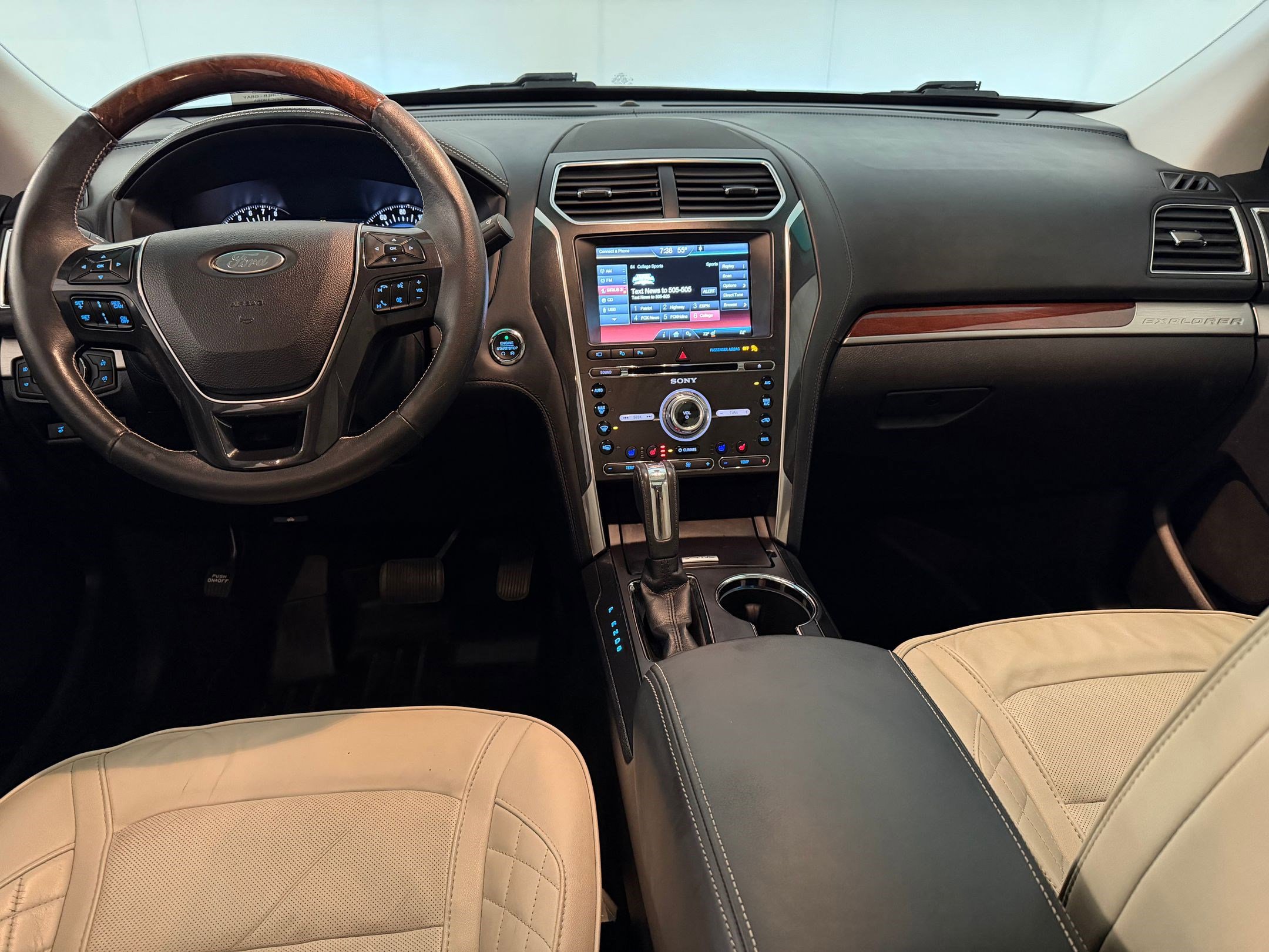 Used 2016 Ford Explorer Platinum AWD/4WD image 17