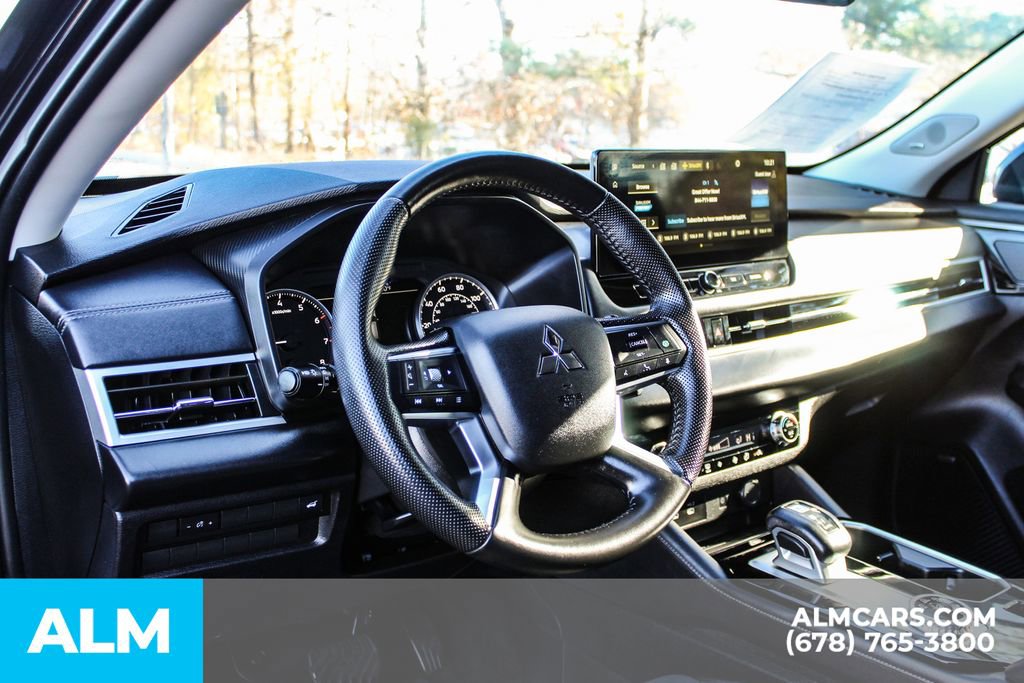 Used 2025 Mitsubishi Outlander SE image 24
