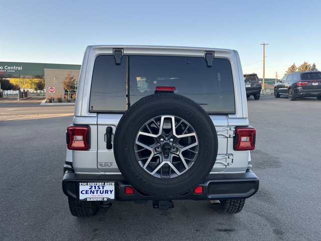Used 2024 Jeep Wrangler Sahara image 9