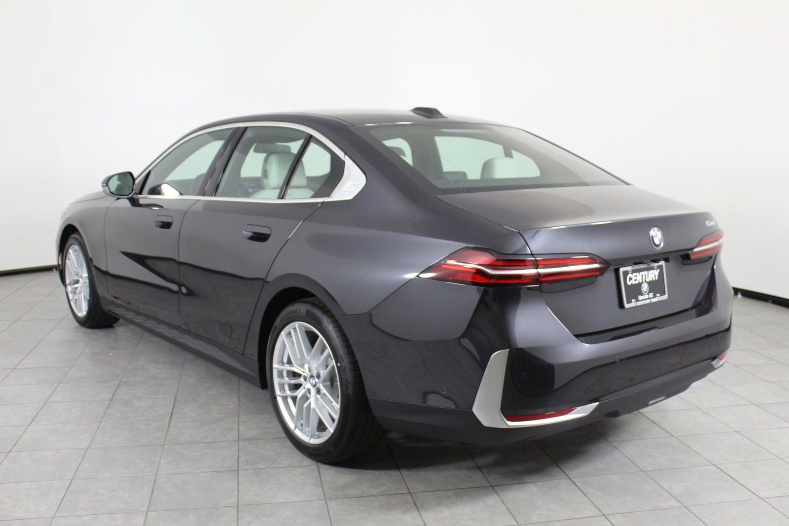 Used 2025 BMW 530i w/ Premium Package image 3