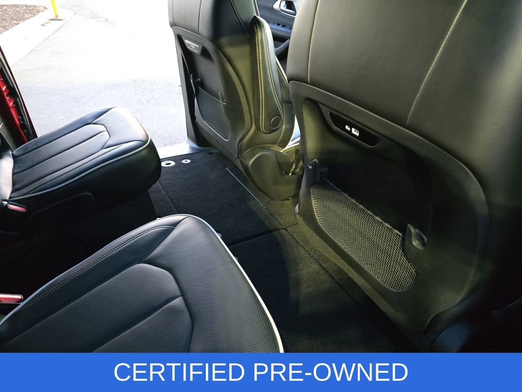 Used 2025 Chrysler Pacifica Limited image 12