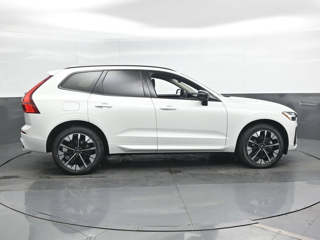 New 2026 Volvo XC60 B5 Plus w/ Climate Package AWD/4WD image 3
