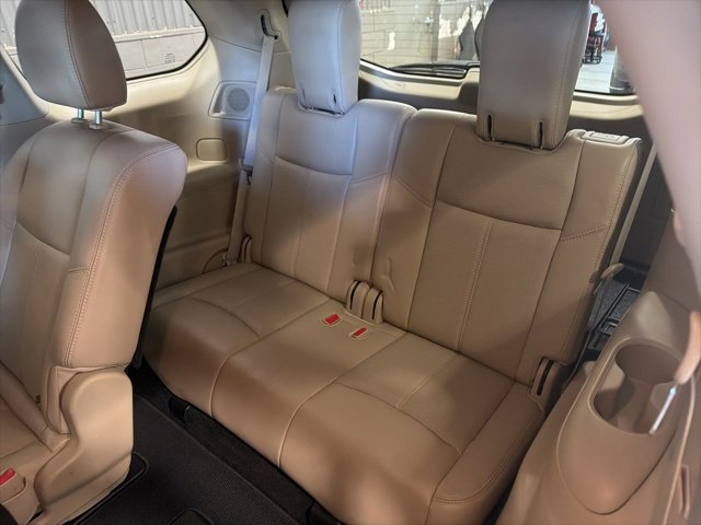 Used 2016 Nissan Pathfinder Platinum w/ Family Entertainment Package image 10
