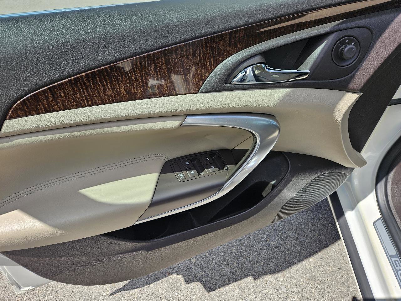 Used 2012 Buick Regal Leather FWD image 8