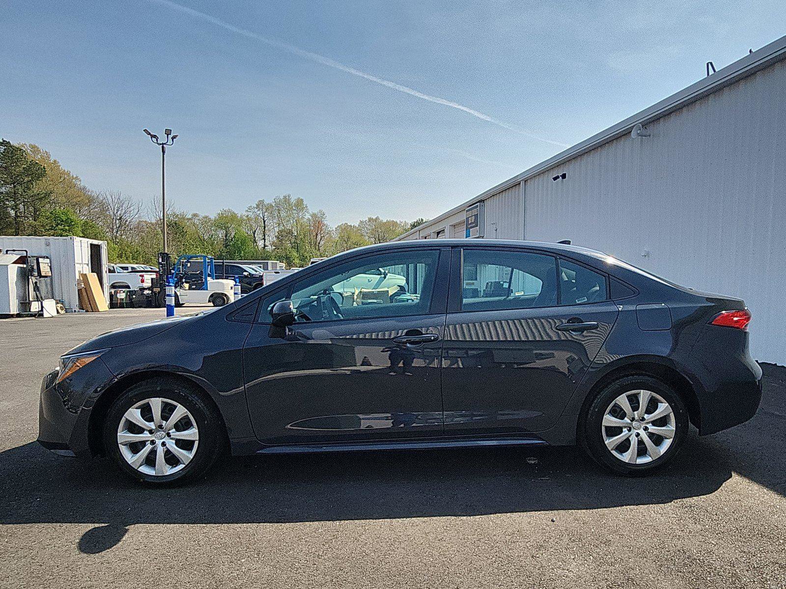 Used 2024 Toyota Corolla LE image 2