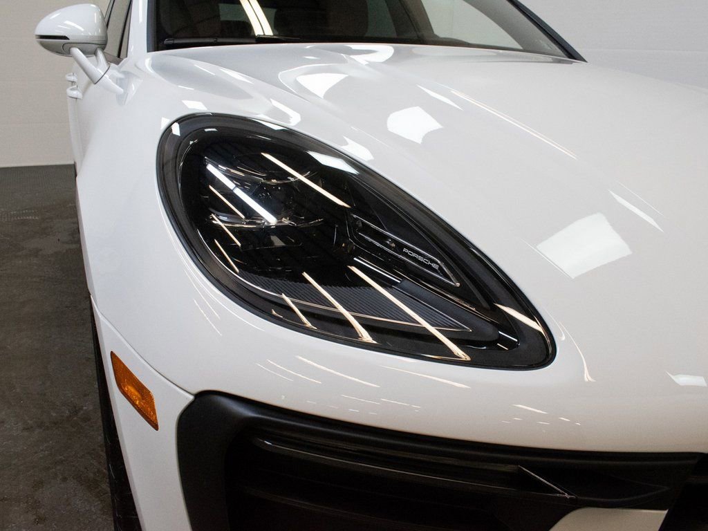 Certified 2025 Porsche Macan image 11