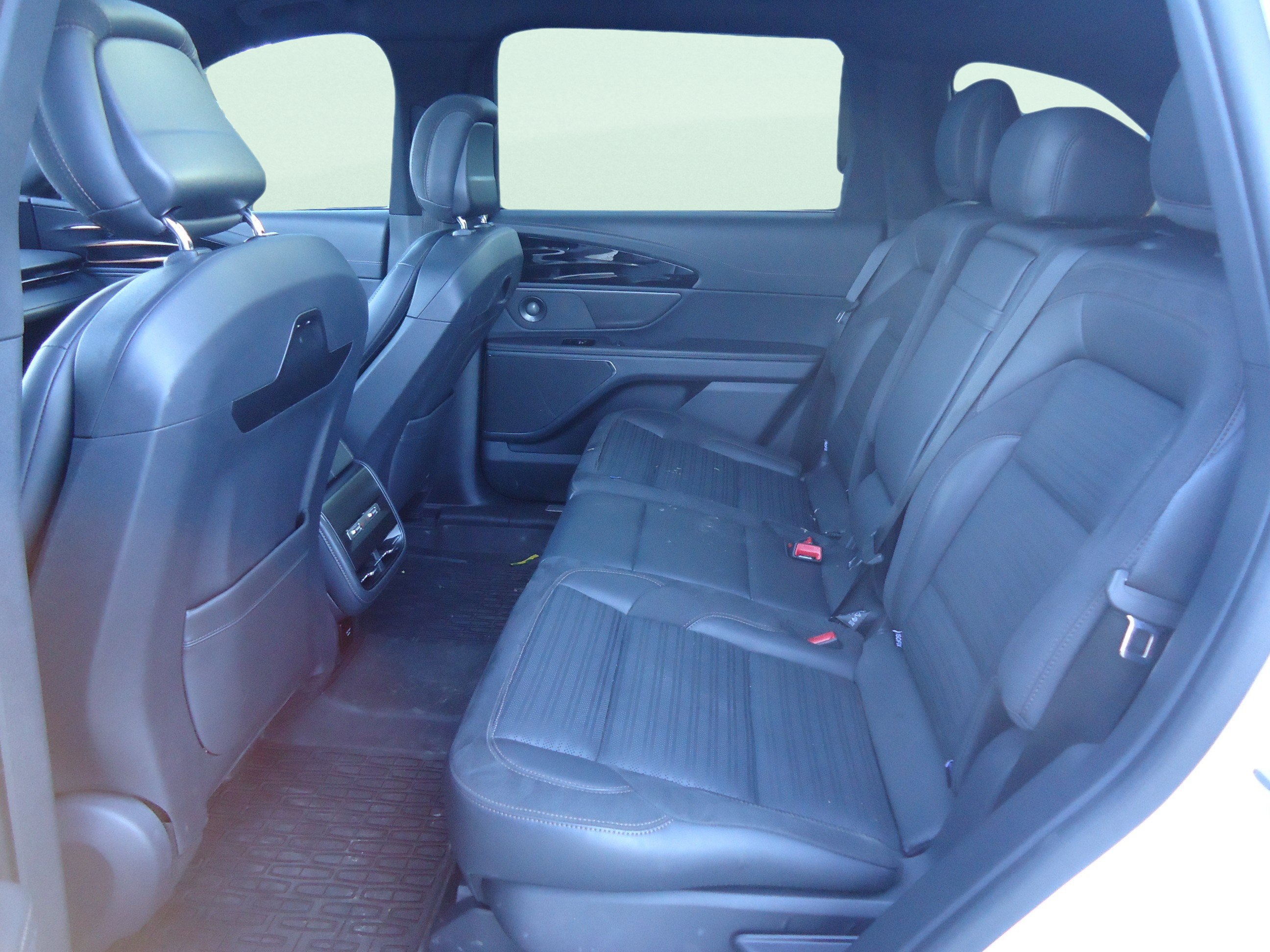 Used 2024 Lincoln Nautilus Reserve w/ Equipment Group 202A AWD/4WD image 27
