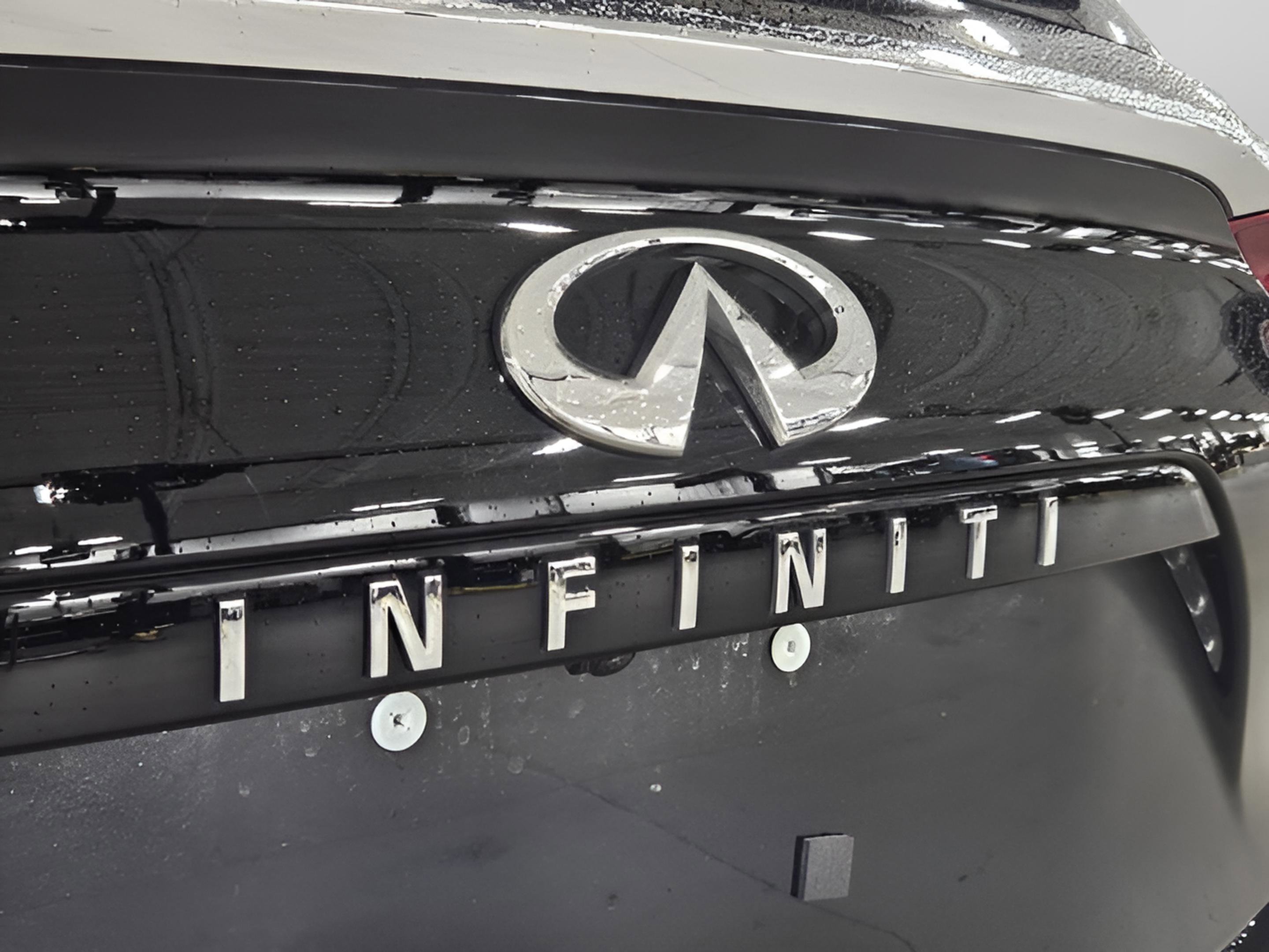 Certified 2025 INFINITI QX50 Luxe w/ Accent Package image 31