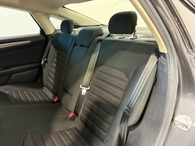 Used 2017 Ford Fusion SE w/ Fusion SE Technology Package FWD image 25