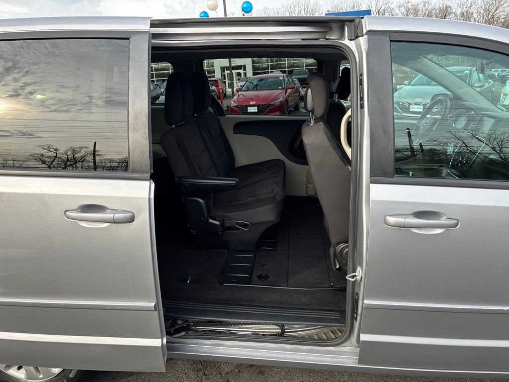 Used 2017 Dodge Grand Caravan SE w/ Power Window Group image 20