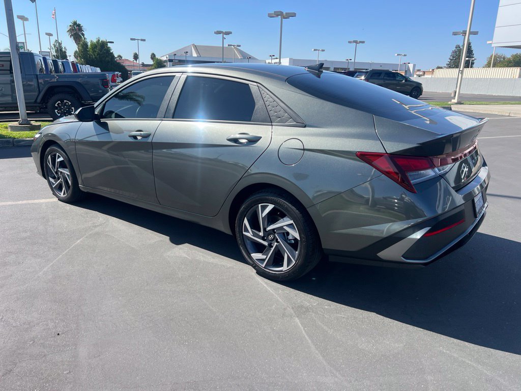 Used 2025 Hyundai Elantra Sport w/ Cargo Package FWD image 16