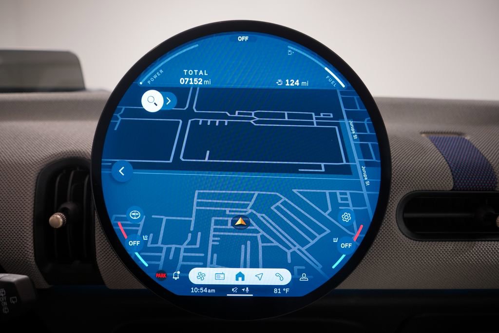 Used 2025 MINI Cooper 2-Door Hardtop image 10