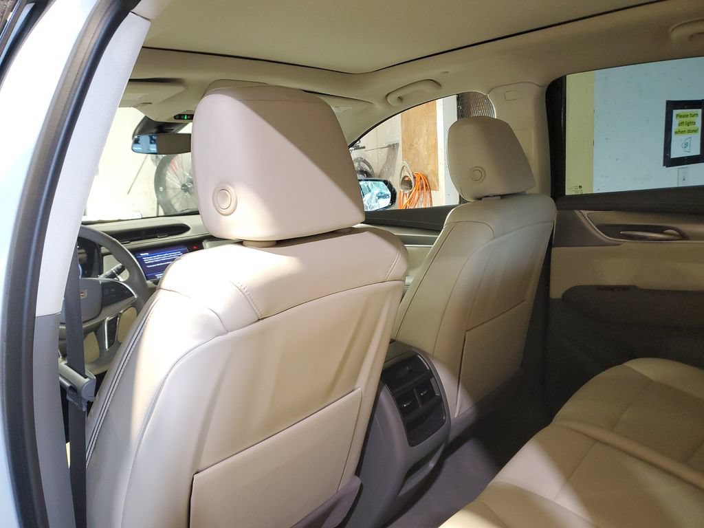 Certified 2023 Cadillac XT5 Premium Luxury w/ LPO, Premium Carpet Package FWD image 15