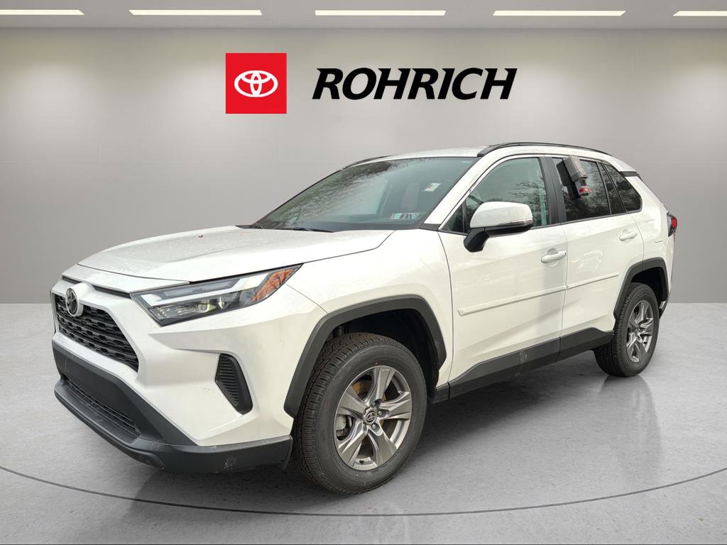 Used 2022 Toyota RAV4 XLE image 1