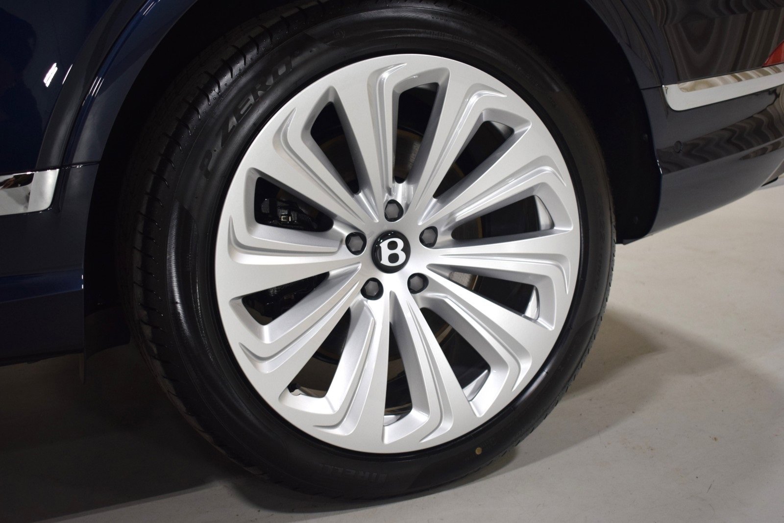 New 2025 Bentley Bentayga image 18