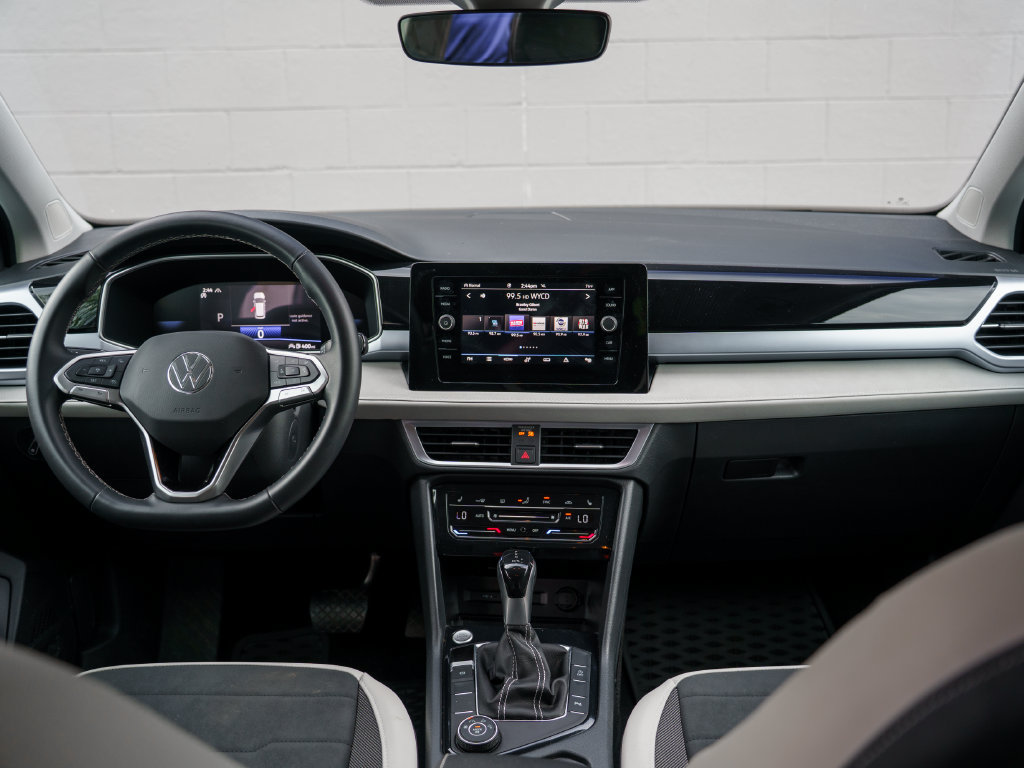 Certified 2025 Volkswagen Taos SE AWD/4WD image 21