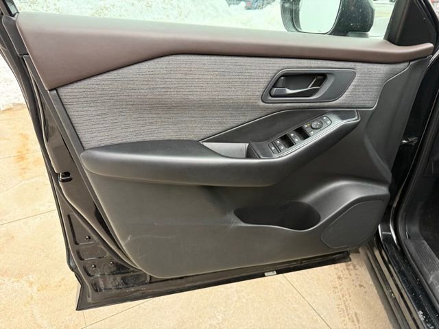 Used 2023 Nissan Rogue S image 19