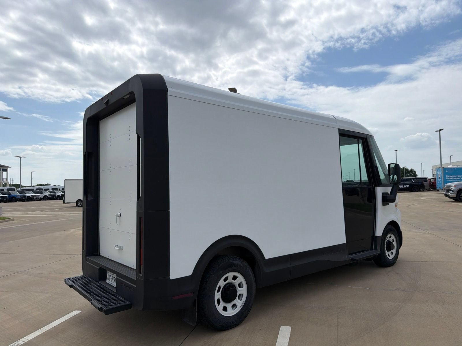 Used 2024 Chevrolet Brightdrop 400 w/ Commercial Equipment Package AWD/4WD video 3