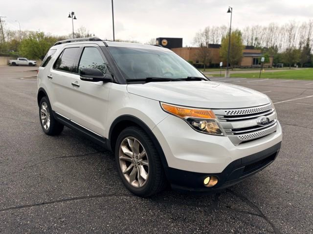 Used 2014 Ford Explorer XLT w/ Equipment Group 202A AWD/4WD image 7