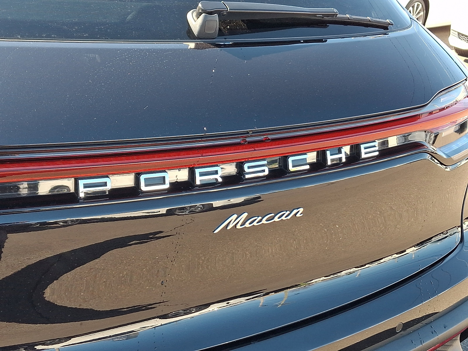 Used 2025 Porsche Macan image 32